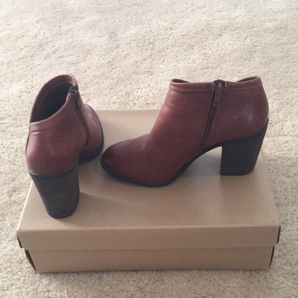 Lucky Brand Bootie - Picture 3 of 5